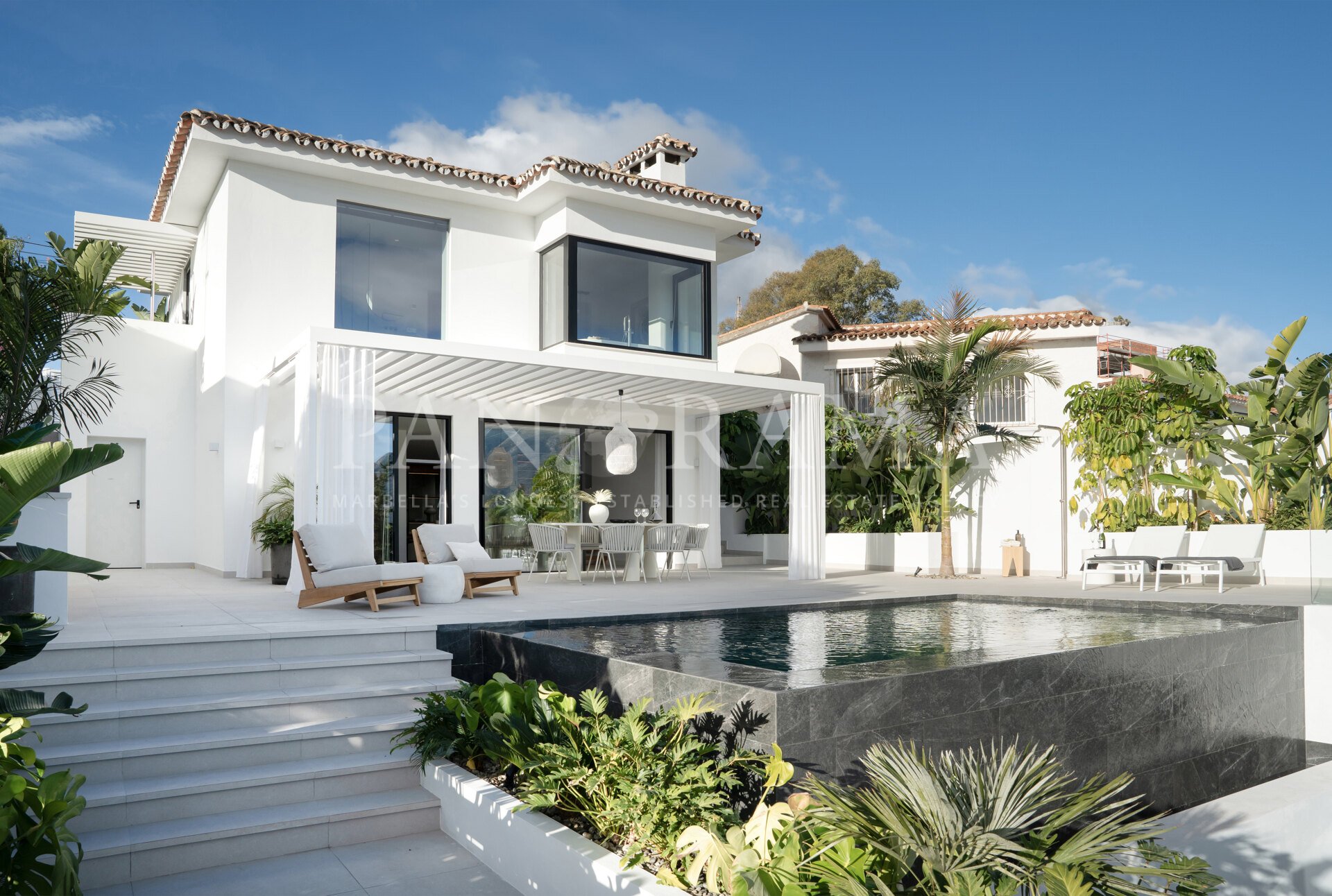 Villa de estilo escandinavo a poca distancia de Puerto Banús