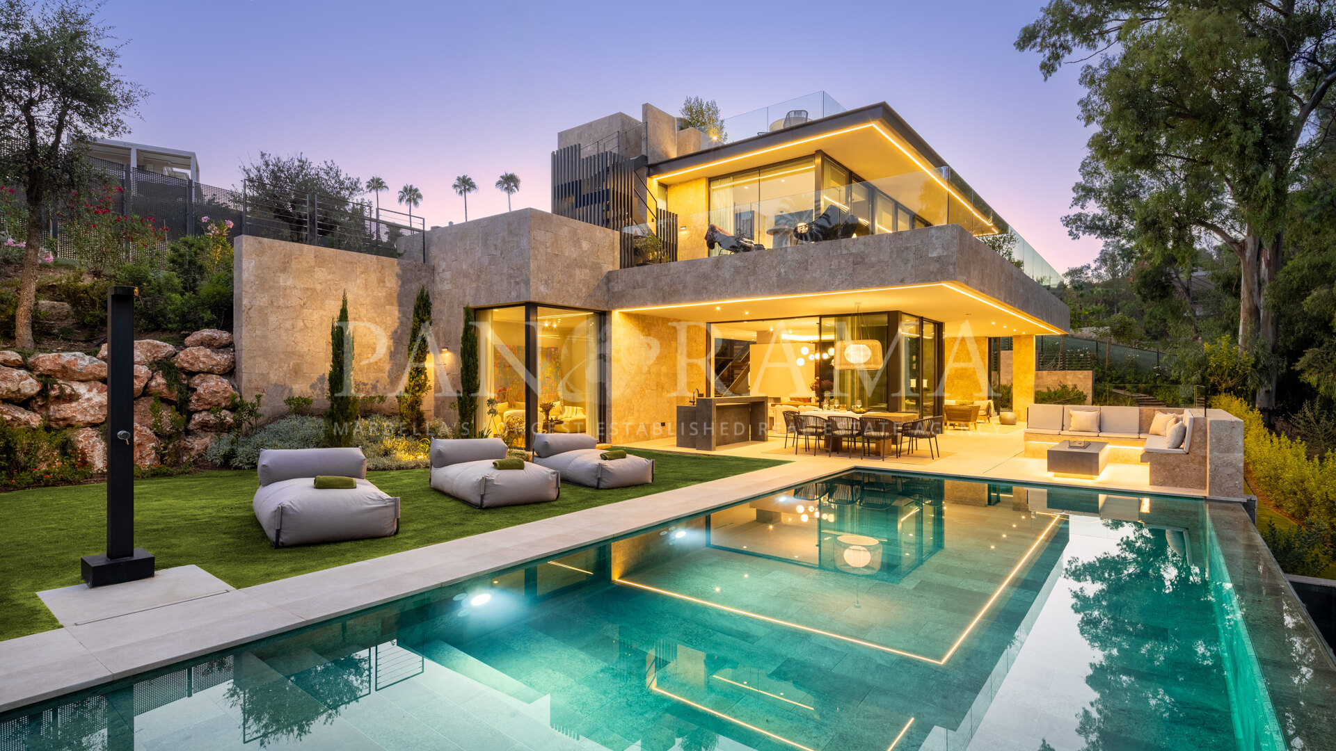 Superbe villa à La Cerquilla, l'une des communautés résidentielles les plus prestigieuses de Nueva Andalucía