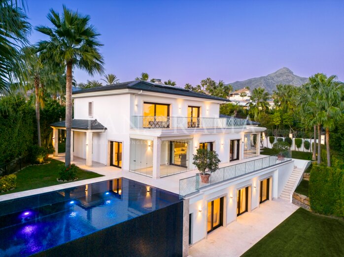Elegante villa aan de golfbaan met prachtig uitzicht in Nueva Andalucía