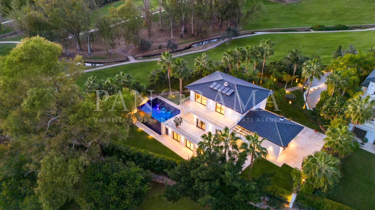 Large front line golf villa in Nueva Andalucía