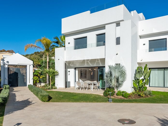 Maison de Ville pour location à long terme dans Reserva del Conde, Nueva Andalucia