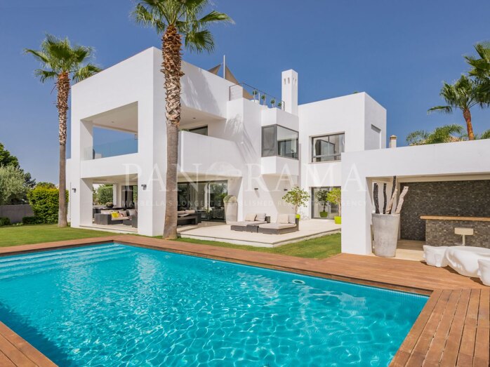 Una preciosa residencia de estilo contemporáneo en Altos de Puente Romano