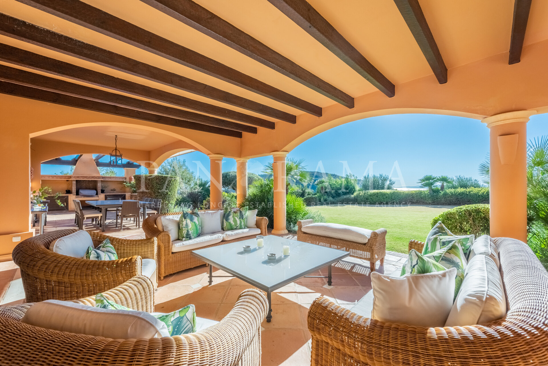 Magnifique villa située dans l'un des plus prestigieux développements de golf