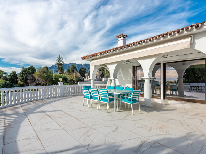 Villa in een rustige en private doodlopende straat, op slechts enkele minuten van het strand in Marbella Oost.
