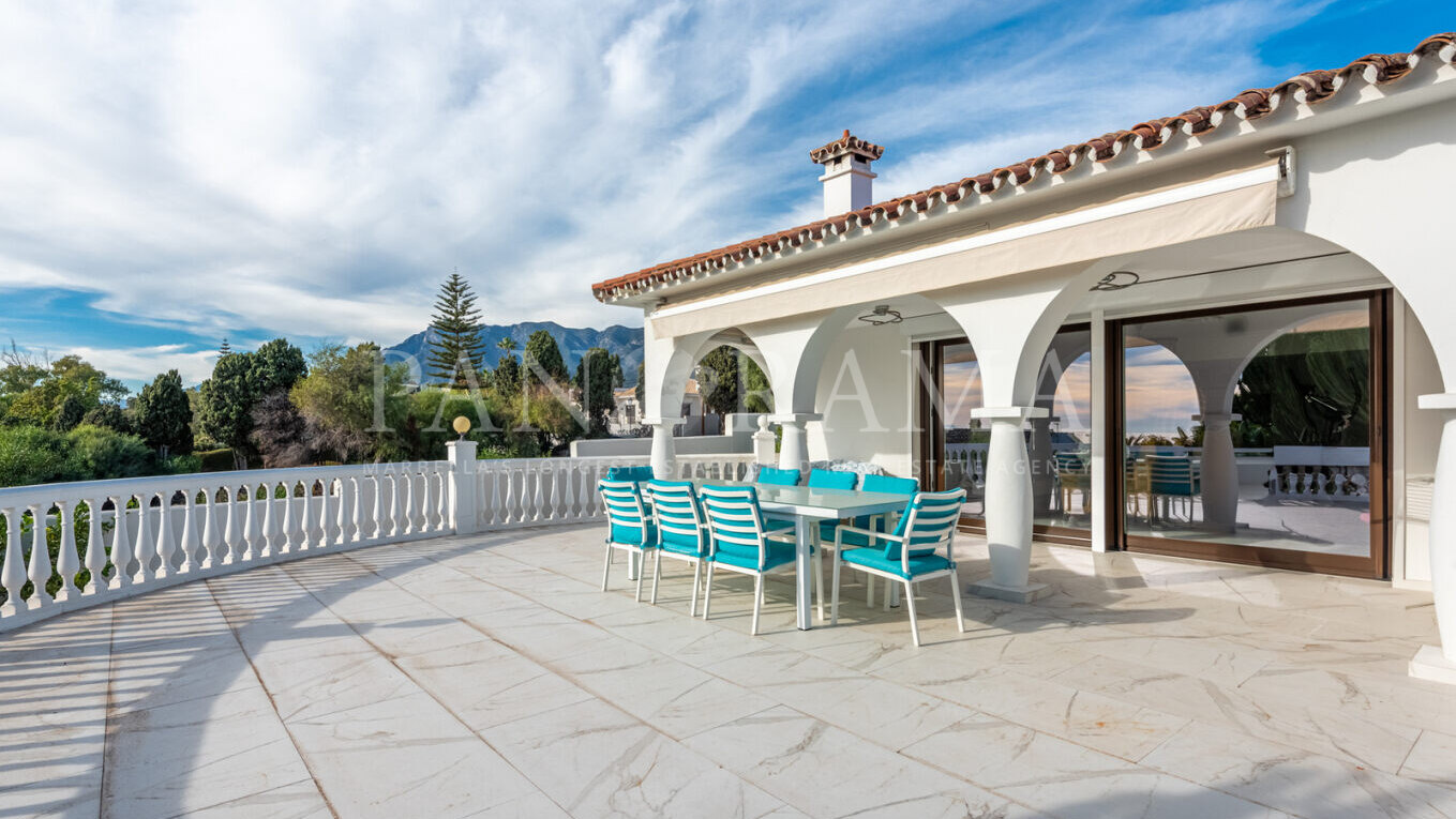 Villa in einer ruhigen und privaten Sackgasse, nur wenige Minuten vom Strand in Marbella Ost entfernt