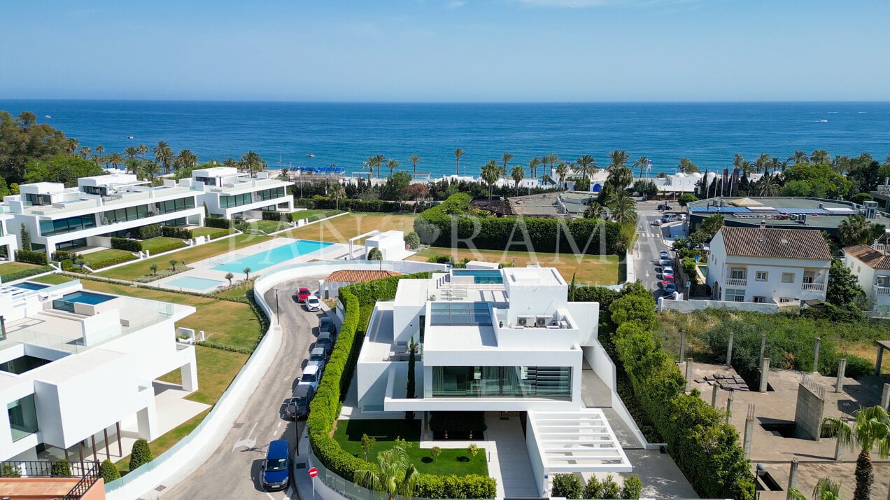 Villa de diseño vanguardista a unos pasos de la playa y de Puerto Banús