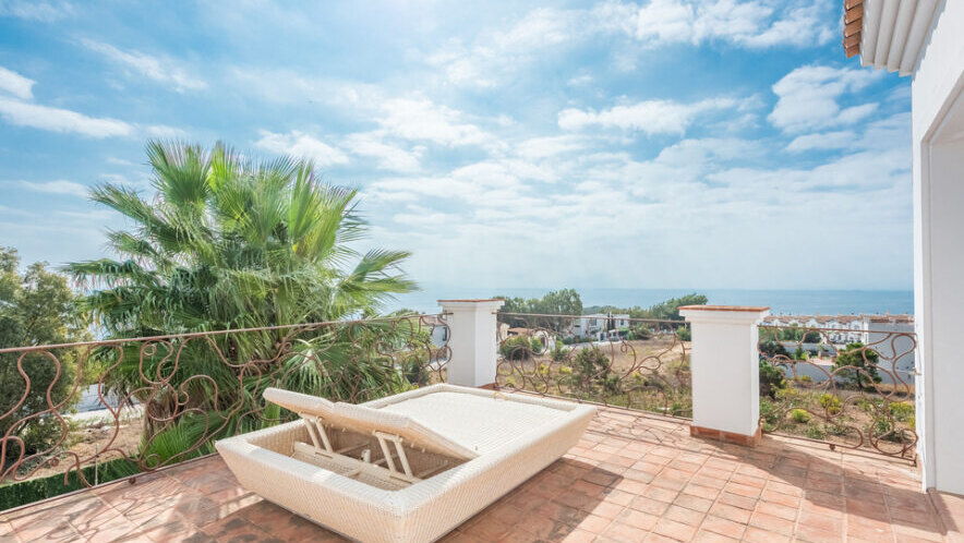 Wunderschöne Villa im andalusischen Stil mit modernen Möbeln in der Nähe von Sotogrande