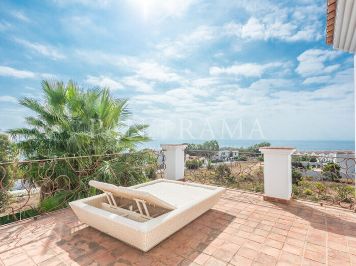 Lovely Andalusian style villa with modern furniture near Sotogrande