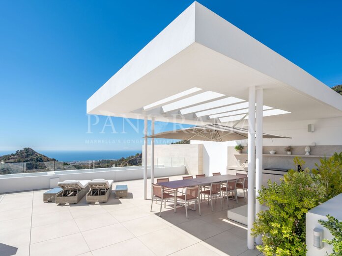 Unique penthouse triplex de luxe moderne avec une vue panoramique à couper le souffle à Palo Alto, Ojen