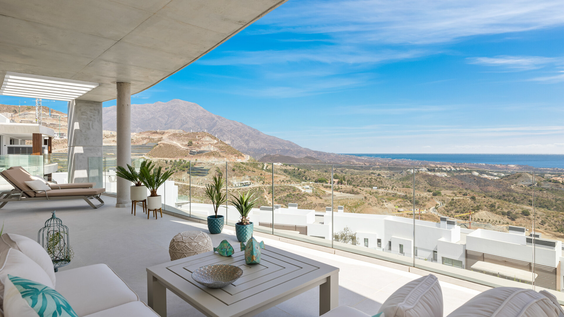 Ático a estrenar con impresionantes vistas panorámicas y piscina privada en Real de la Quinta