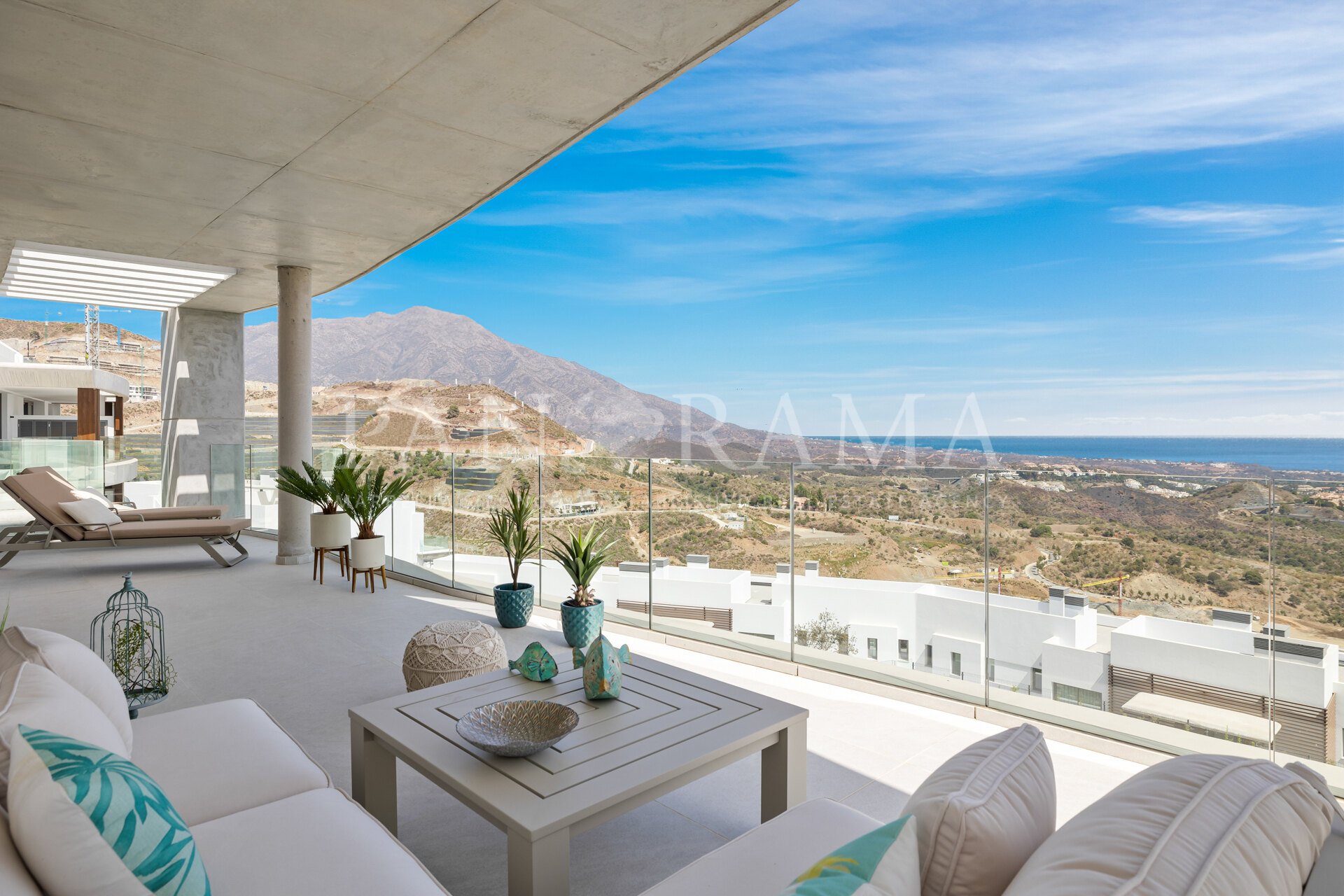 Brand-new penthouse with panoramic views and private pool in Real de la Quinta