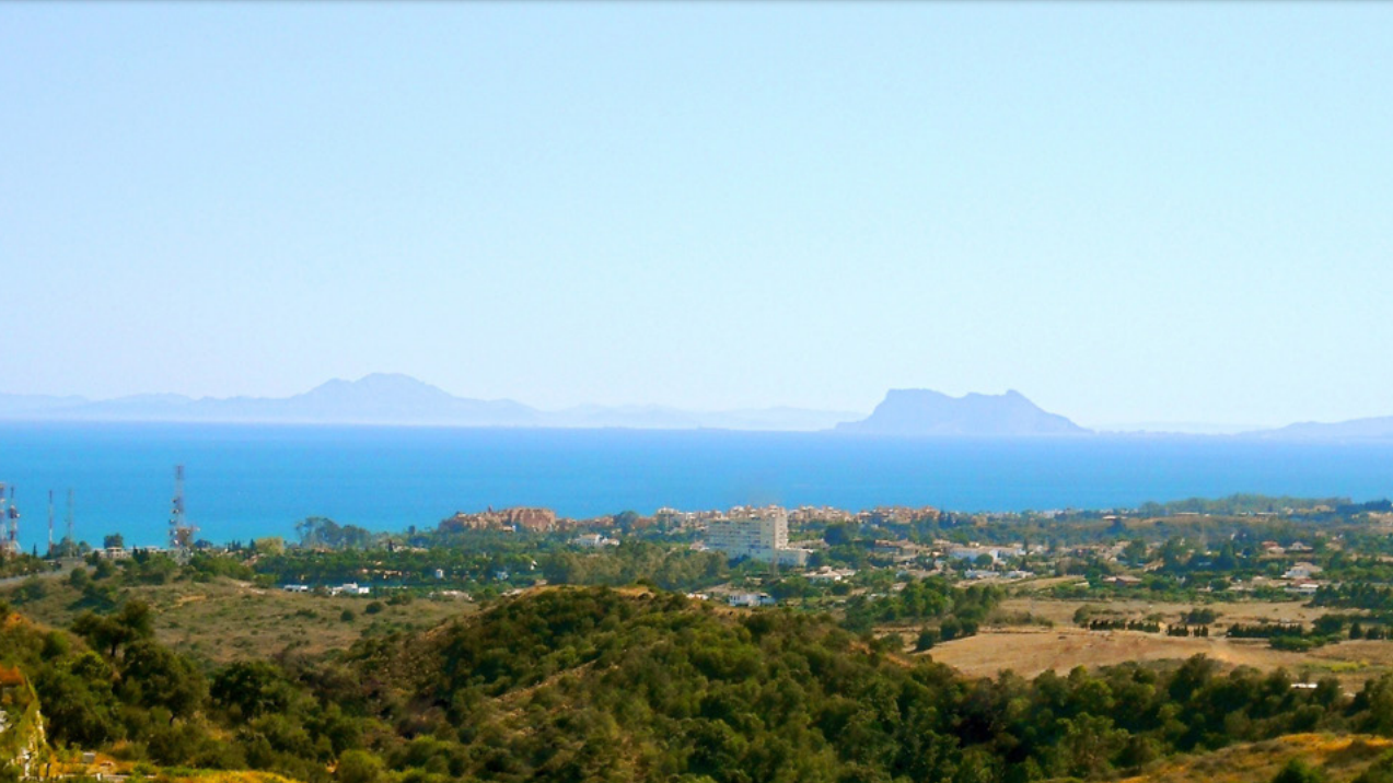 Terrain avec vue imprenable sur la mer