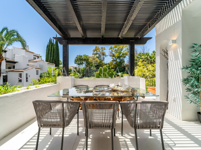 Impresionante y luminoso apartamento en primera planta en el Jardín Andaluz de Marina Puente Romano