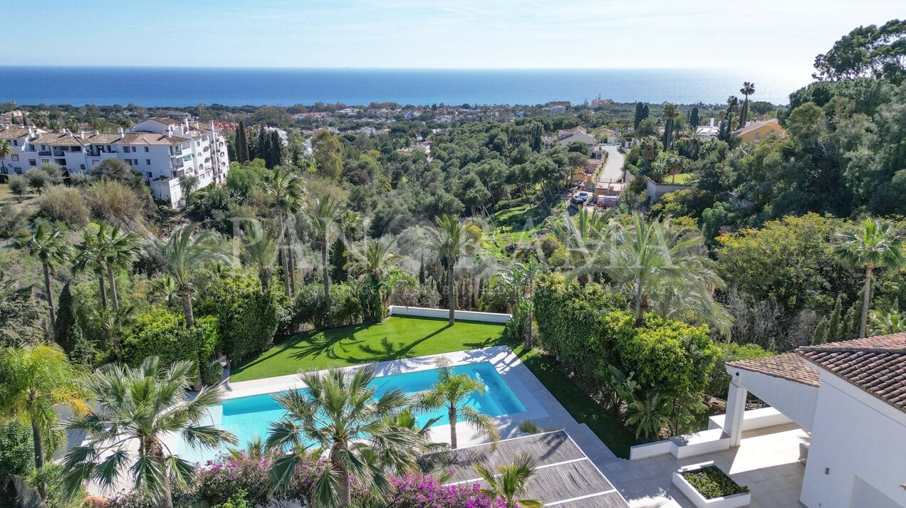 Spacious home with beautiful sea and mountain views in Marbella East