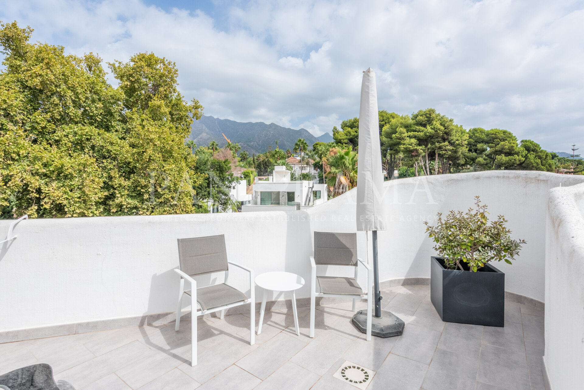 Penthouse duplex à distance de marche de la plage sur la Golden Mile de Marbella