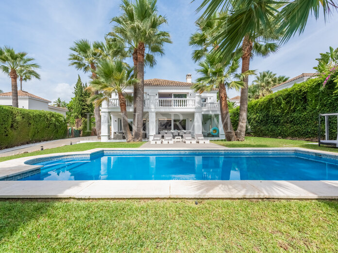 Villa pour location à long terme dans Parcelas del Golf, Nueva Andalucia