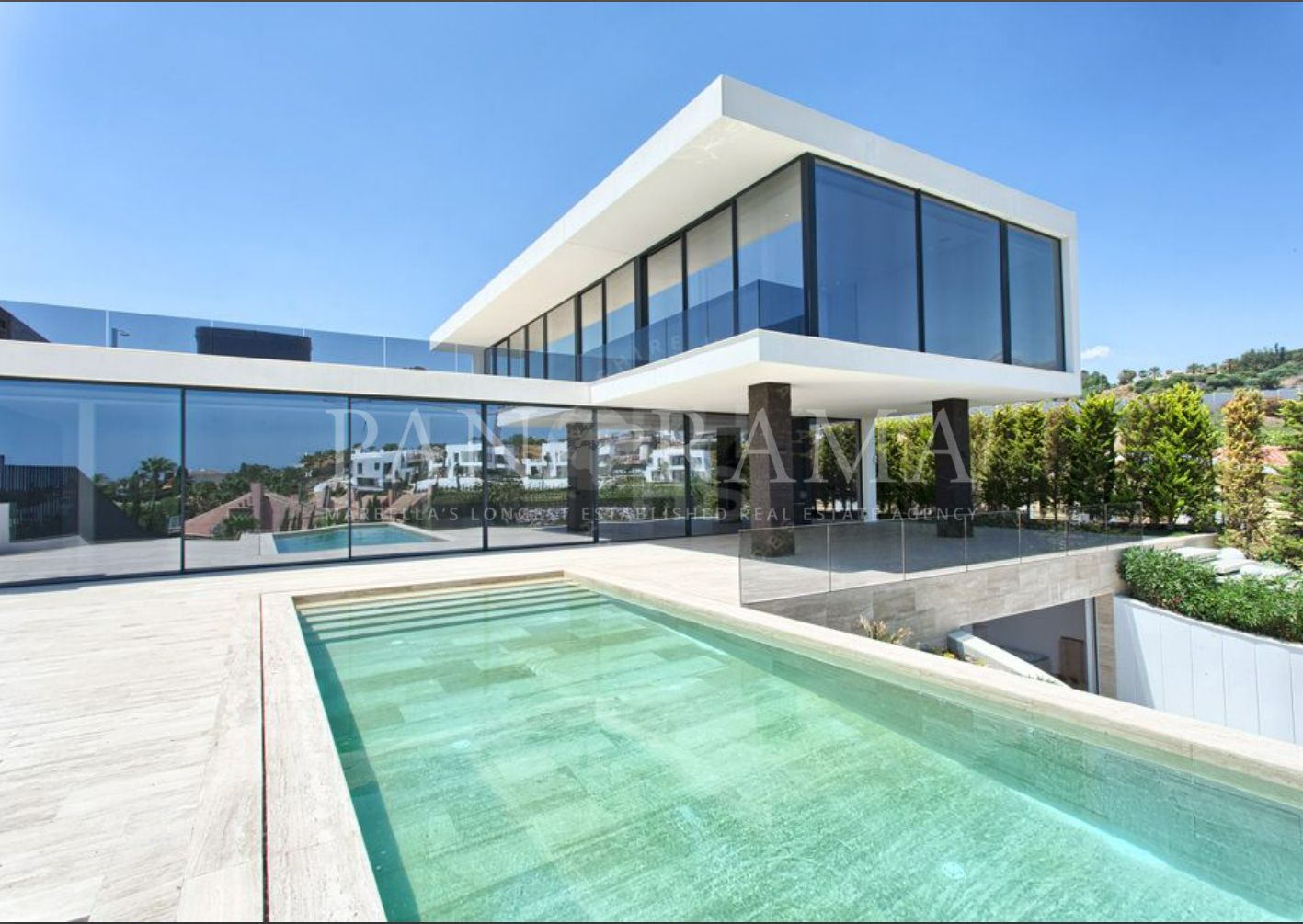 Contemporary villa located in the Golf Valley