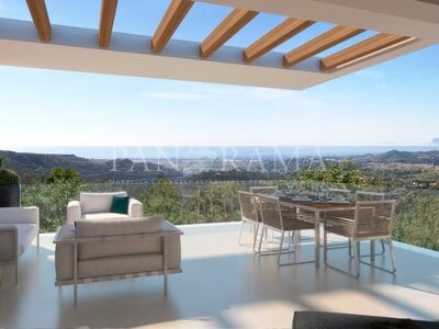 Penthouse moderne en duplex à Marbella Club Hills avec vue sur la mer