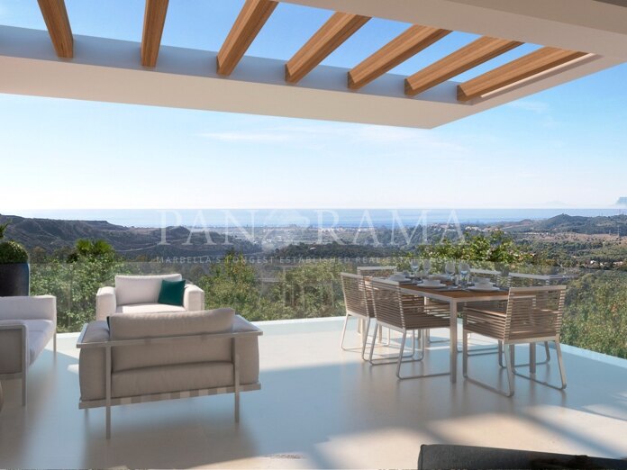 Penthouse moderne en duplex à Marbella Club Hills avec vue sur la mer