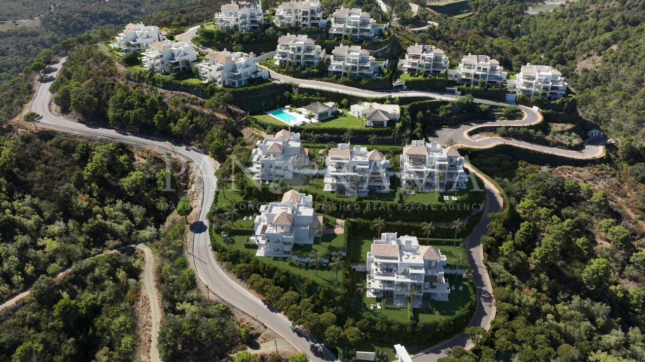 Wohnung in Marbella Club Hills mit Meer- und Bergblick