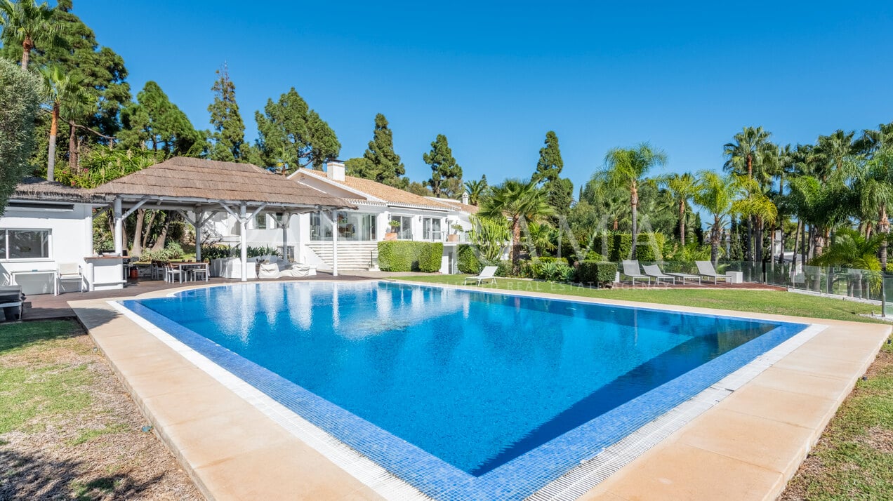 Impresionante villa con vistas panorámicas en Marbella Este