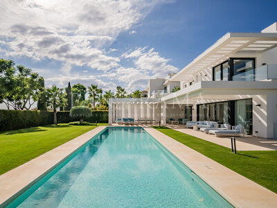 New impressive villa in Los Flamingos