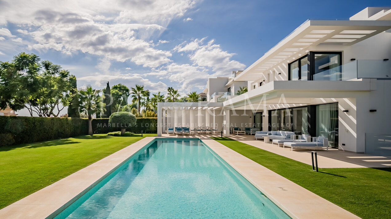 New impressive villa in Los Flamingos