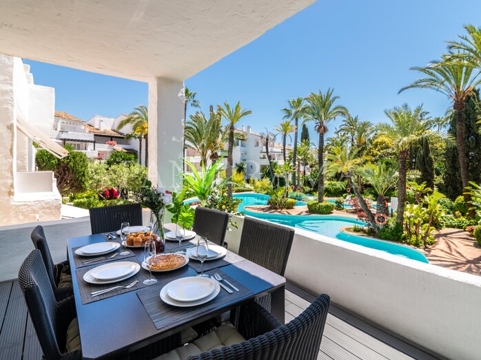Superbe appartement à Puente Romano à quelques pas de la plage.