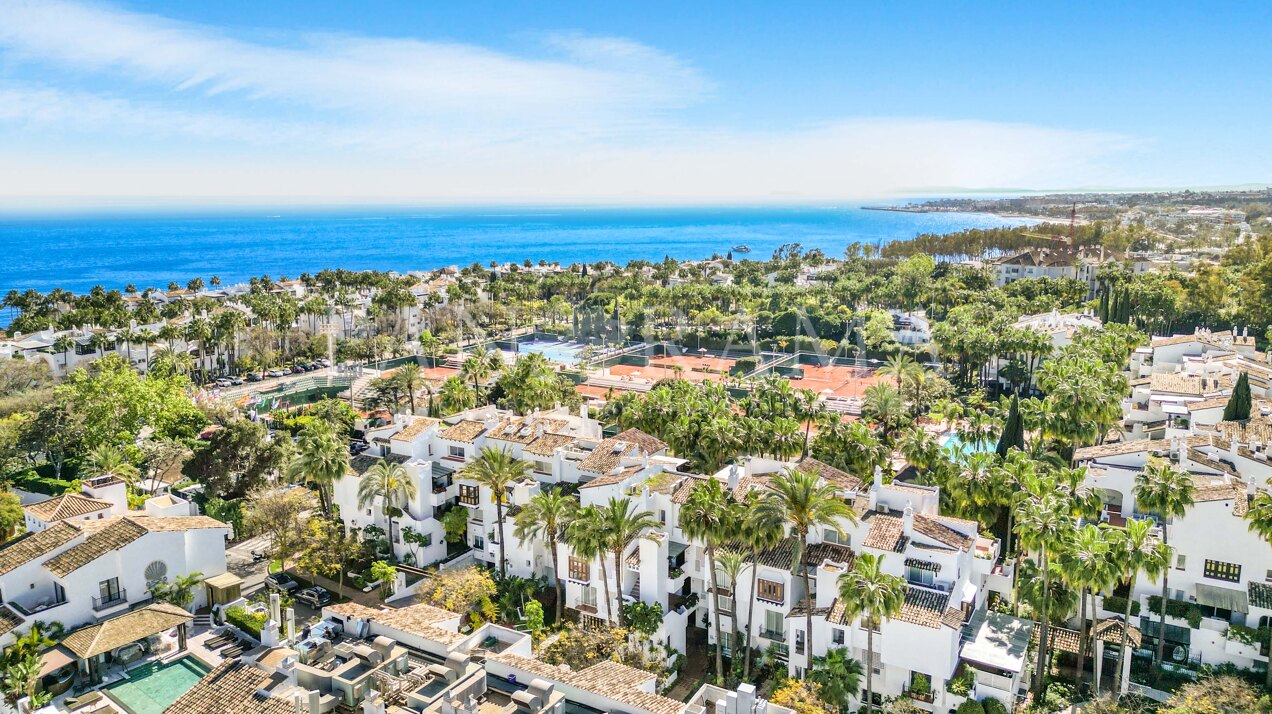 Luxe duplex penthouse aan het strand in Marina Puente Romano