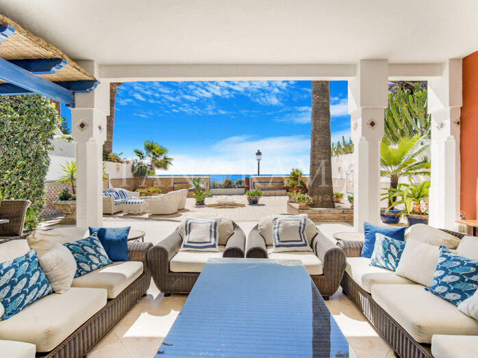 Exclusive beachfront villa walking distance to Puente Romano Resort and Puerto Banús
