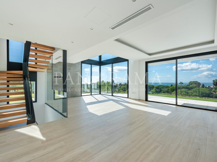 Gloednieuwe villa met panoramisch uitzicht op zee in Rio Real Golf