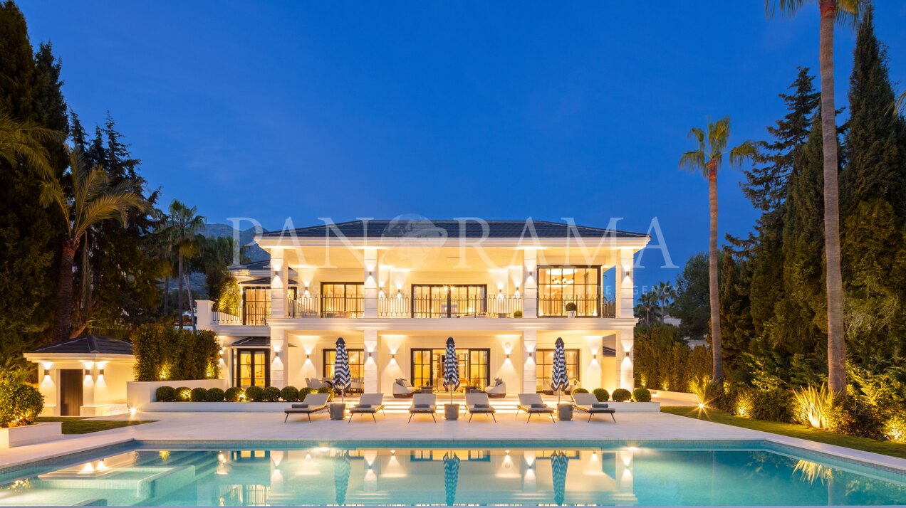 Elegante Villa mit herrlichem Blick auf das Meer und die Berge in Sierra Blanca