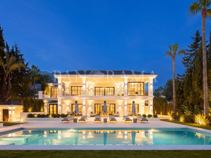 Elegante Villa mit herrlichem Blick auf das Meer und die Berge in Sierra Blanca