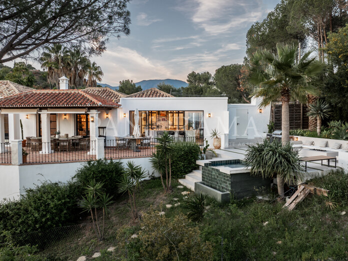Villa unique de style cortijo espagnol avec une vue imprenable sur El Madroñal