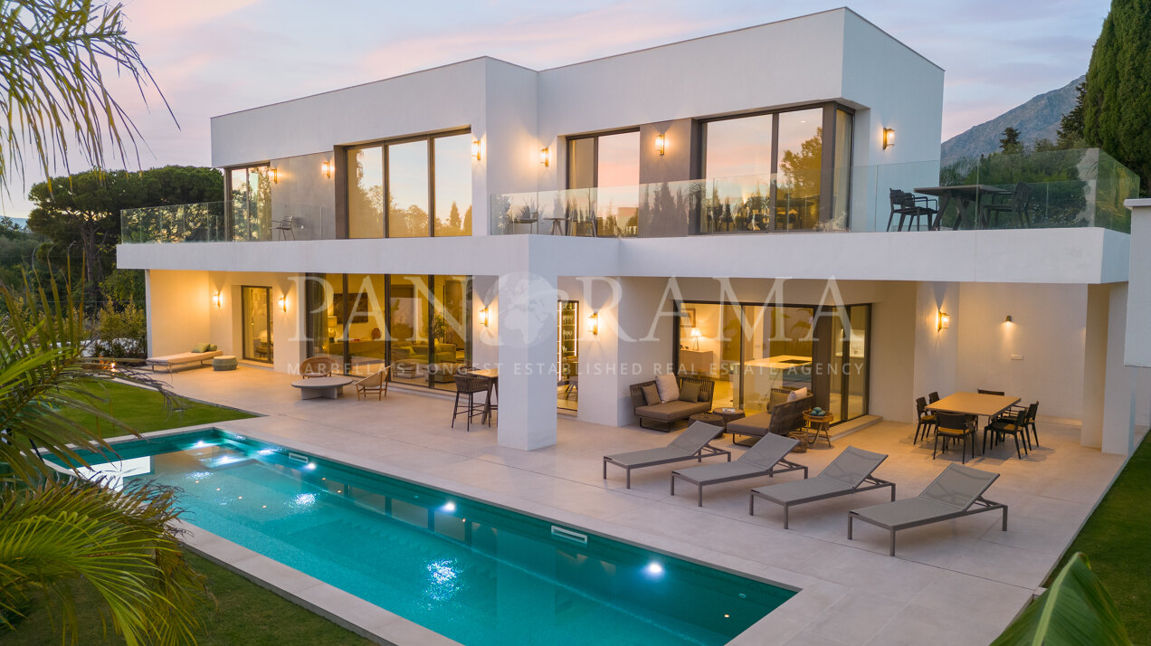 Luxurious modern villa with sea views in the heart of Marbella's Golden Mile