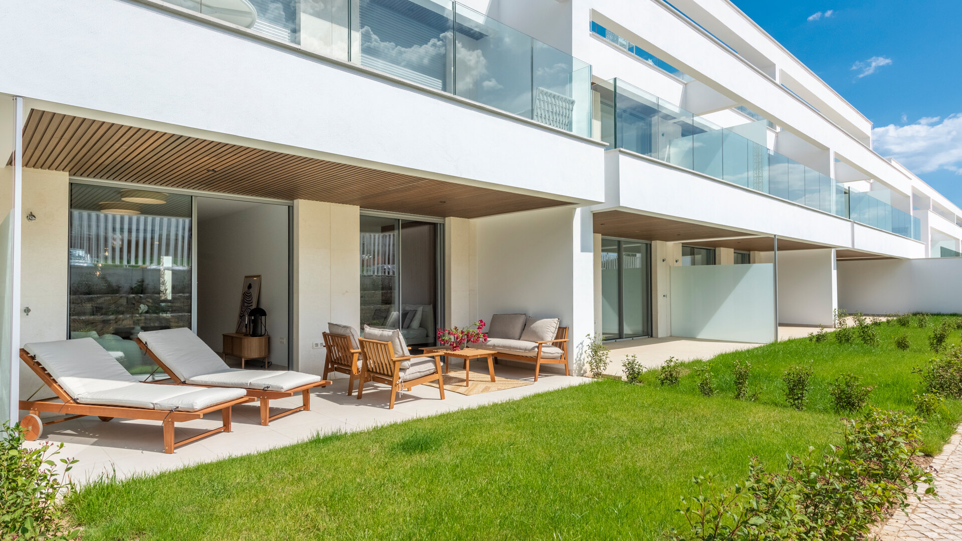 Appartement neuf avec jardin à quelques pas de la plage à Estrella del Mar