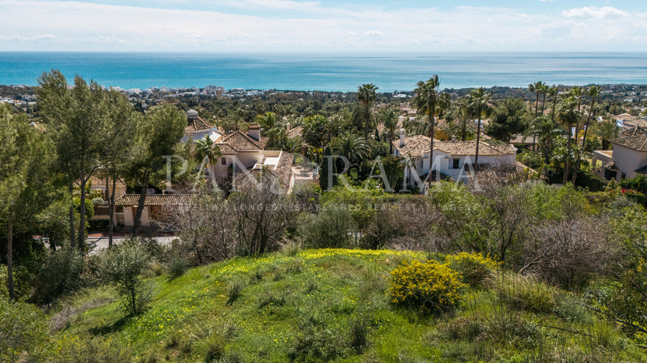 Parcelle exclusive avec vue sur la mer et la montagne avec orientation sud à Sierra Blanca