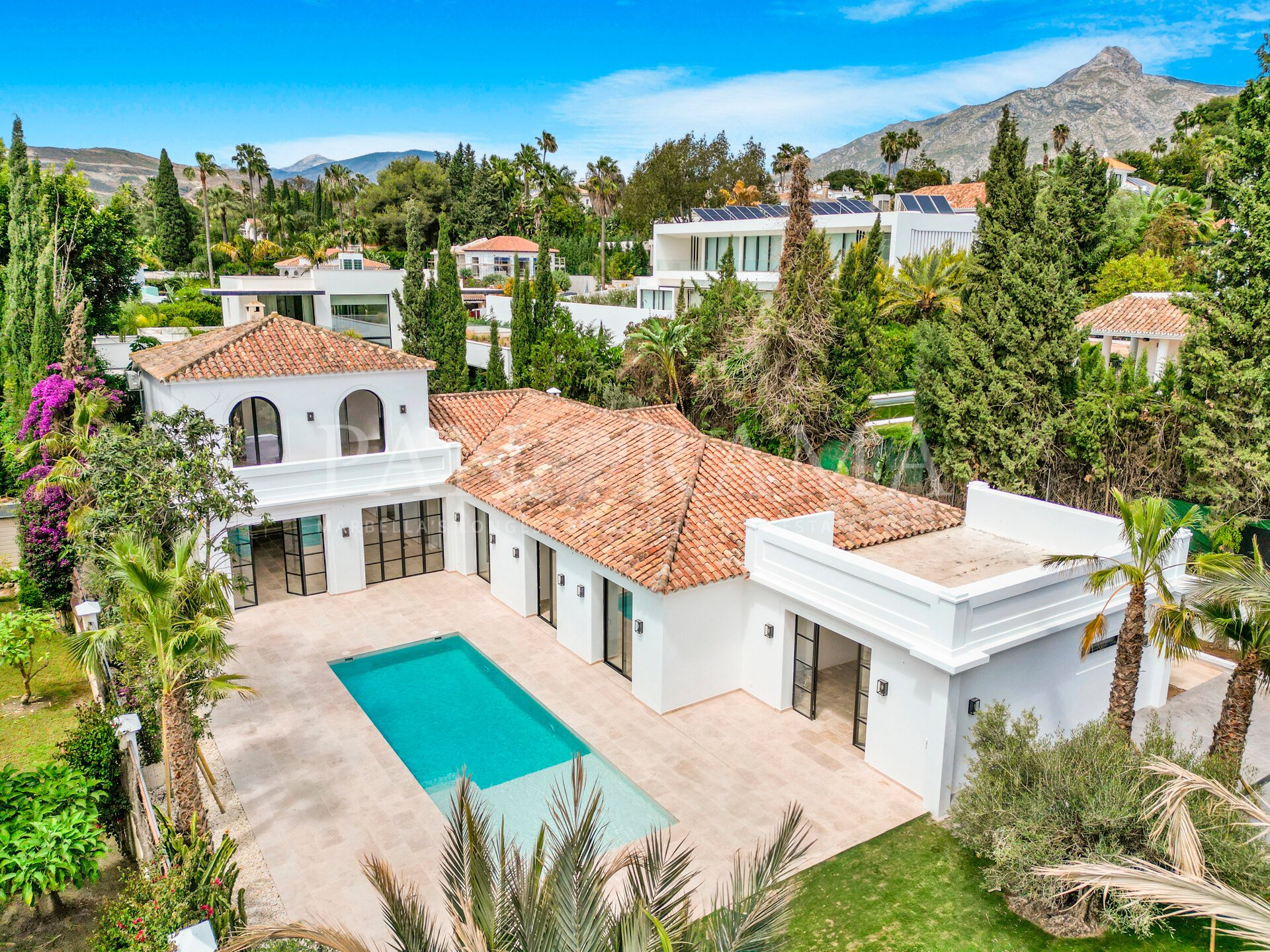 Villa moderne élégante et lumineuse au cœur de la vallée du golf