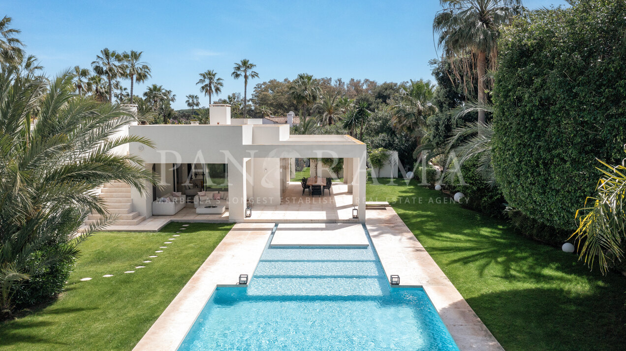 Villa en bord de mer de plain-pied à Marbesa, à quelques pas des meilleures plages de sable