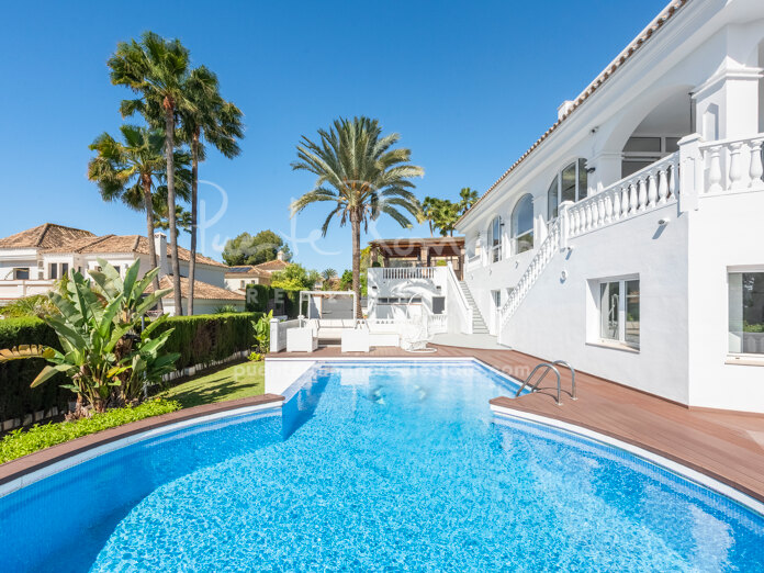 Elegante villa contemporánea en Marbella Este, cerca de Santa María Golf