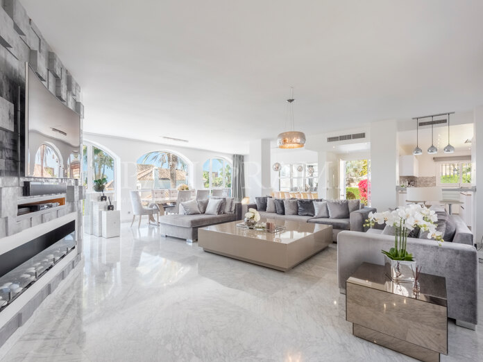 Stijlvolle eigentijdse villa in Oost-Marbella, nabij Santa Maria Golf
