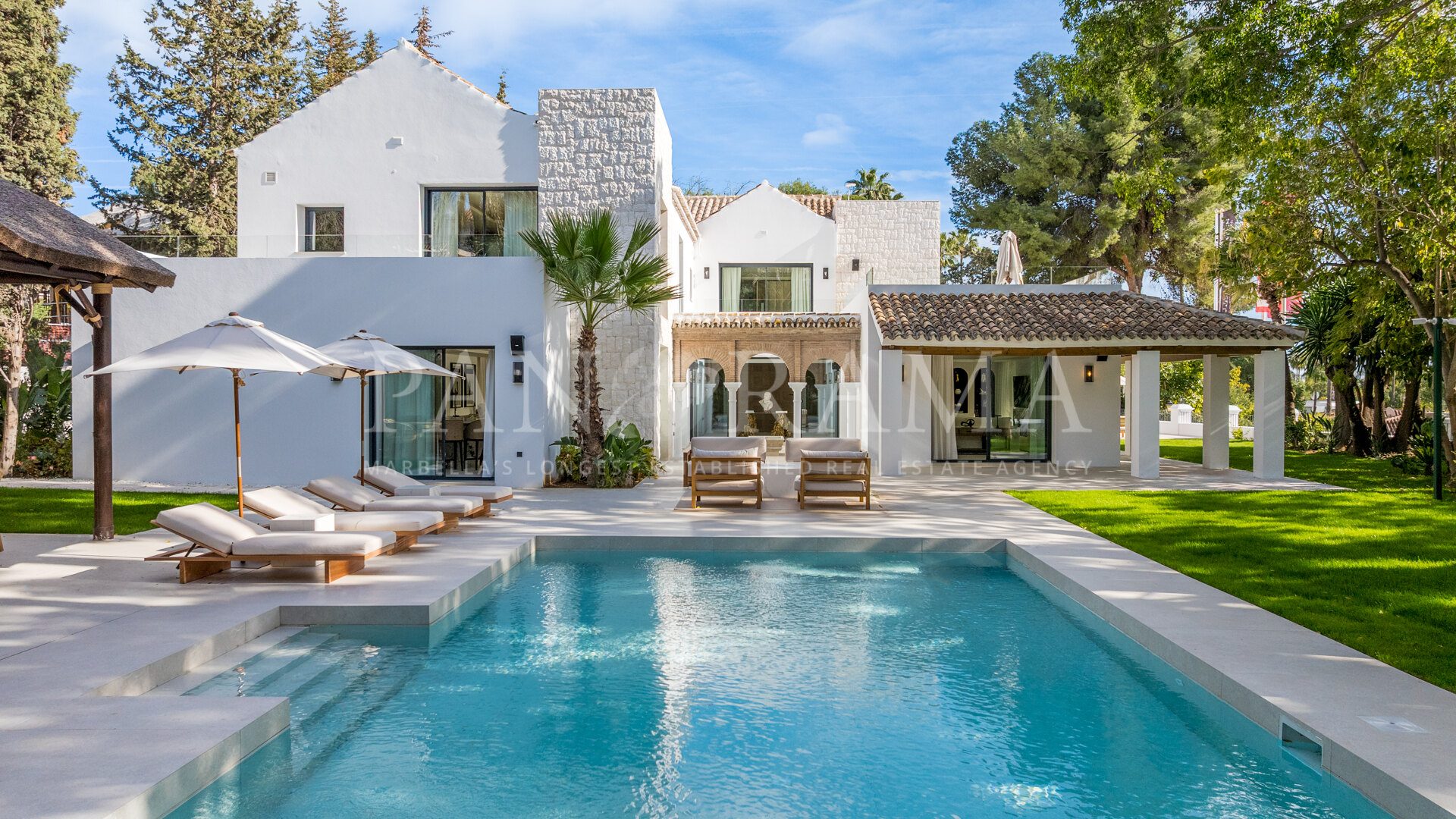 Impresionante villa en construcción en Las Brisas cerca de campos de golf
