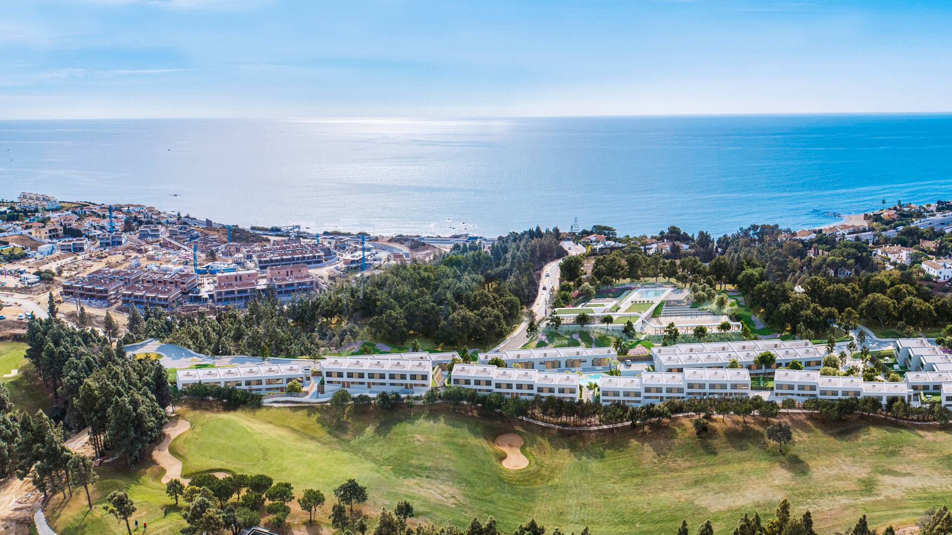 Amplias casas adosadas a poca distancia de la playa en Mijas Costa