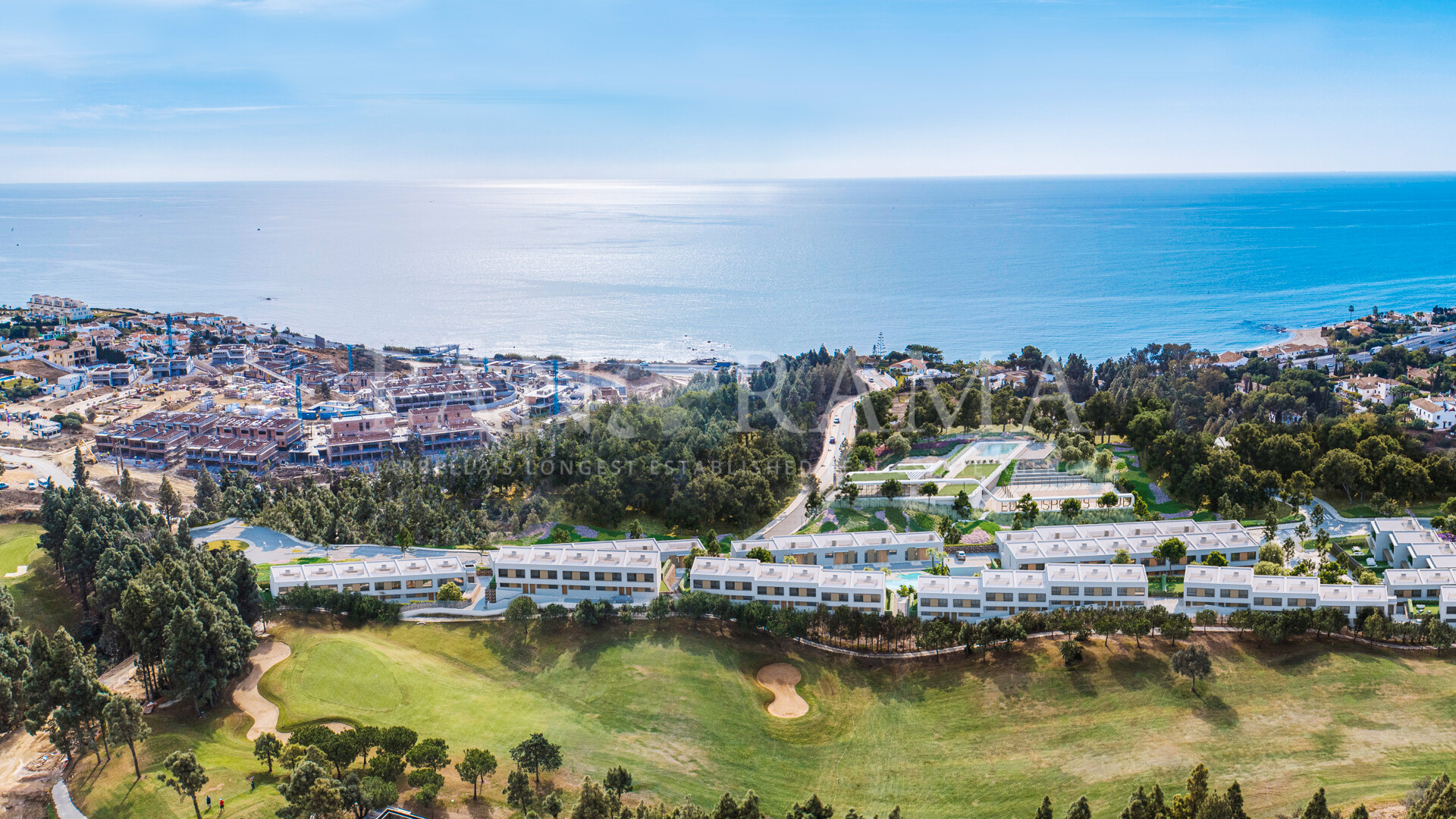 Maisons de ville spacieuses à distance de marche de la plage à Mijas Costa