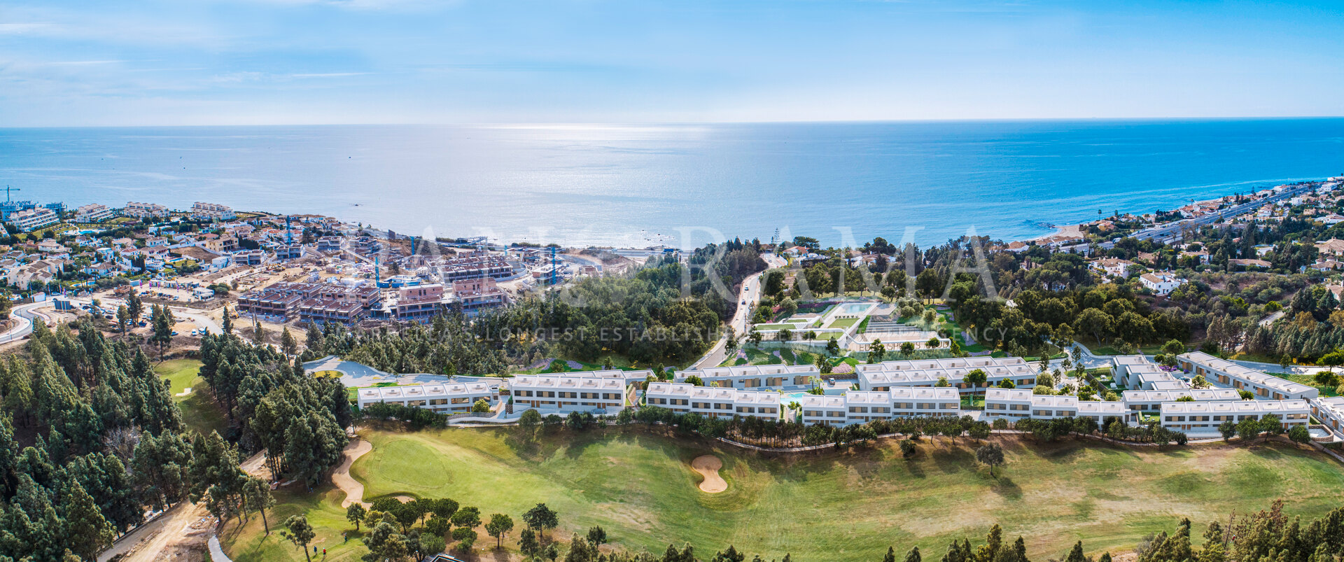 Geräumige Stadthäuser in Gehweite zum Strand in Mijas Costa