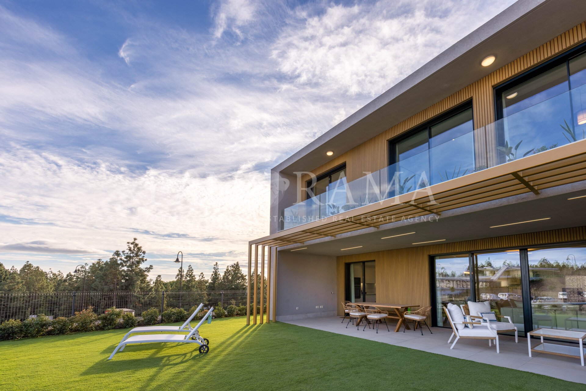 Ruime herenhuizen met uitzicht op zee in Mijas Costa