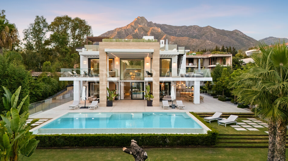 Villa exclusive de six chambres orientée plein sud dans une prestigieuse communauté fermée sur le Golden Mile