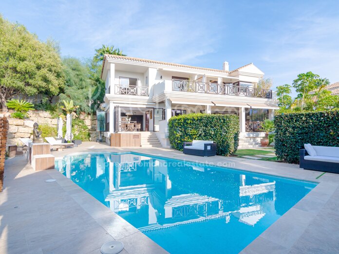 Luxurious and elegant villa in Nueva Andalucía in a private cul-de-sac
