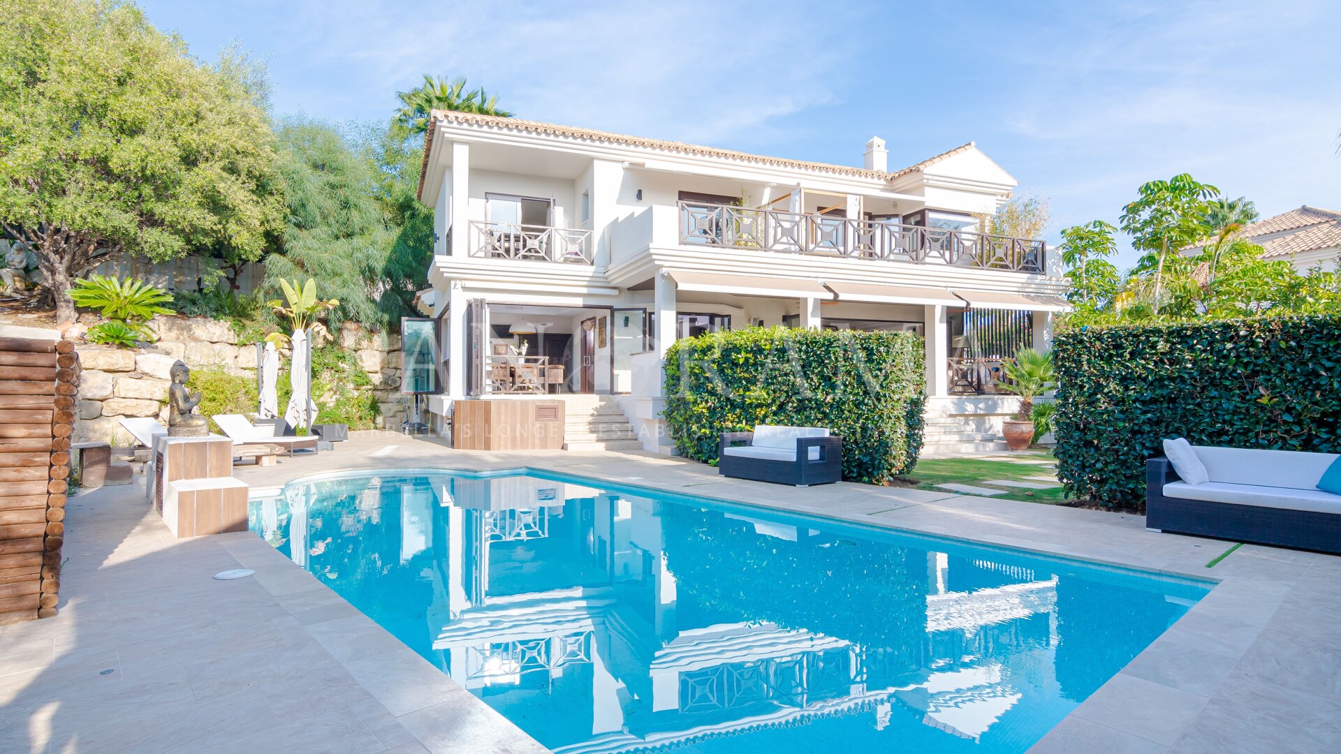 Luxurious and elegant villa in Nueva Andalucía in a private cul-de-sac