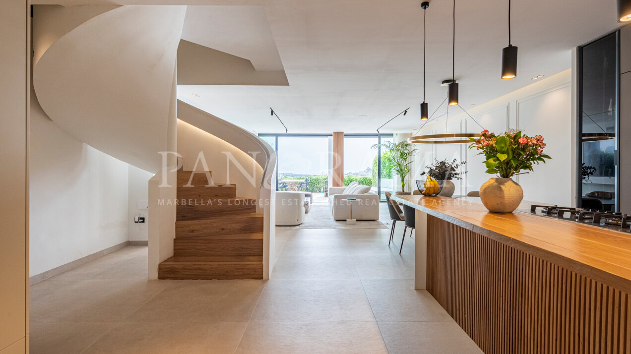 Exquisite townhouse with breath-taking views in La Quinta Golf